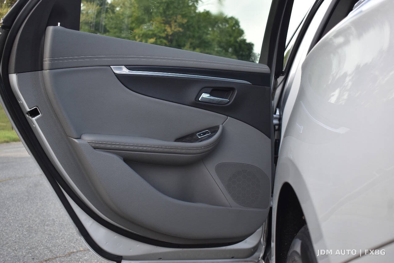 Used 2014 Chevrolet Impala LT w/ Convenience Package FWD image 10