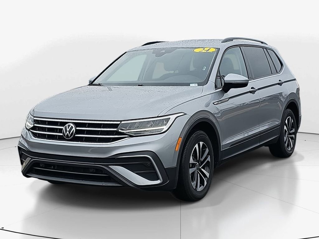 Used 2024 Volkswagen Tiguan S image 3