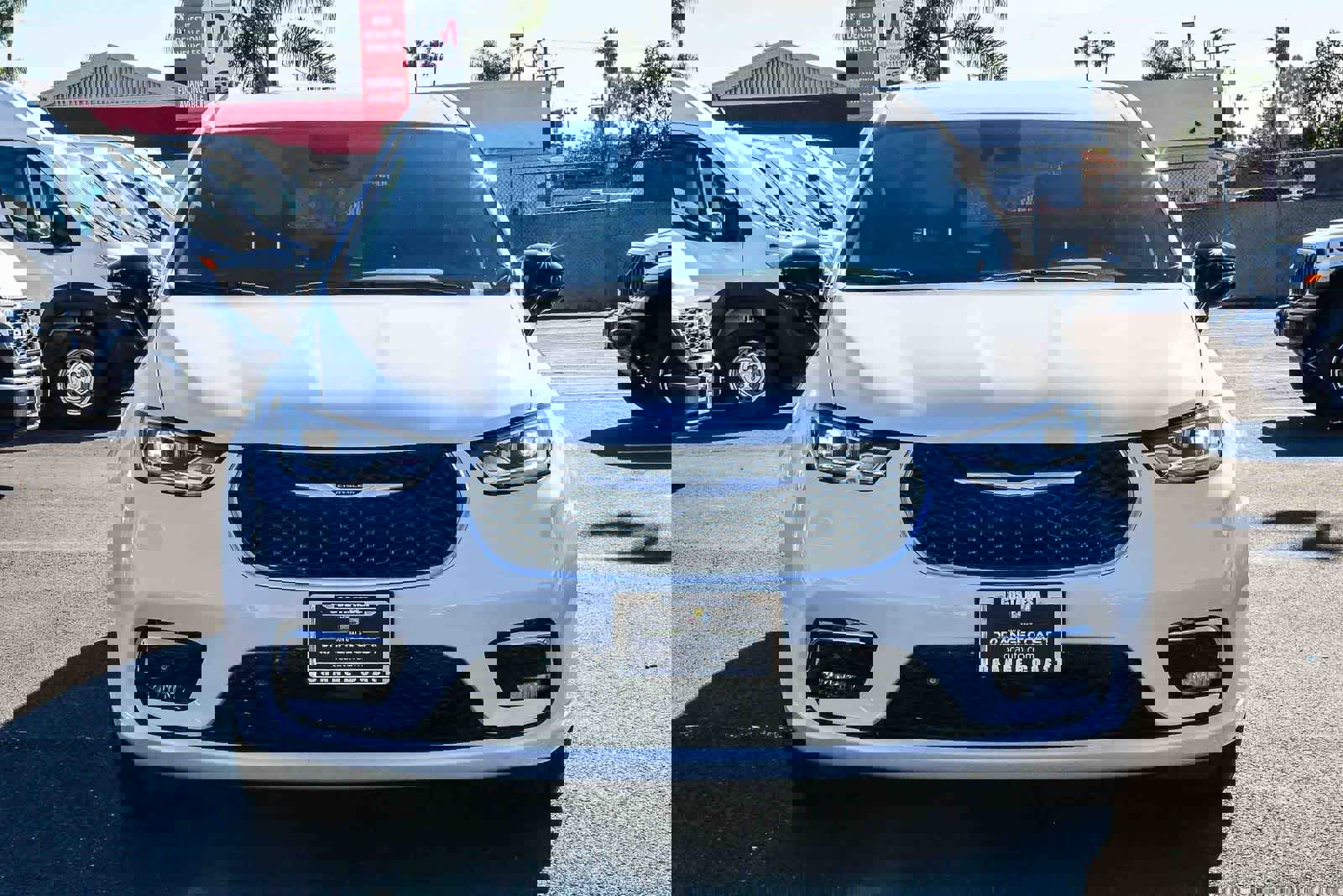 New 2026 Chrysler Pacifica Select image 2