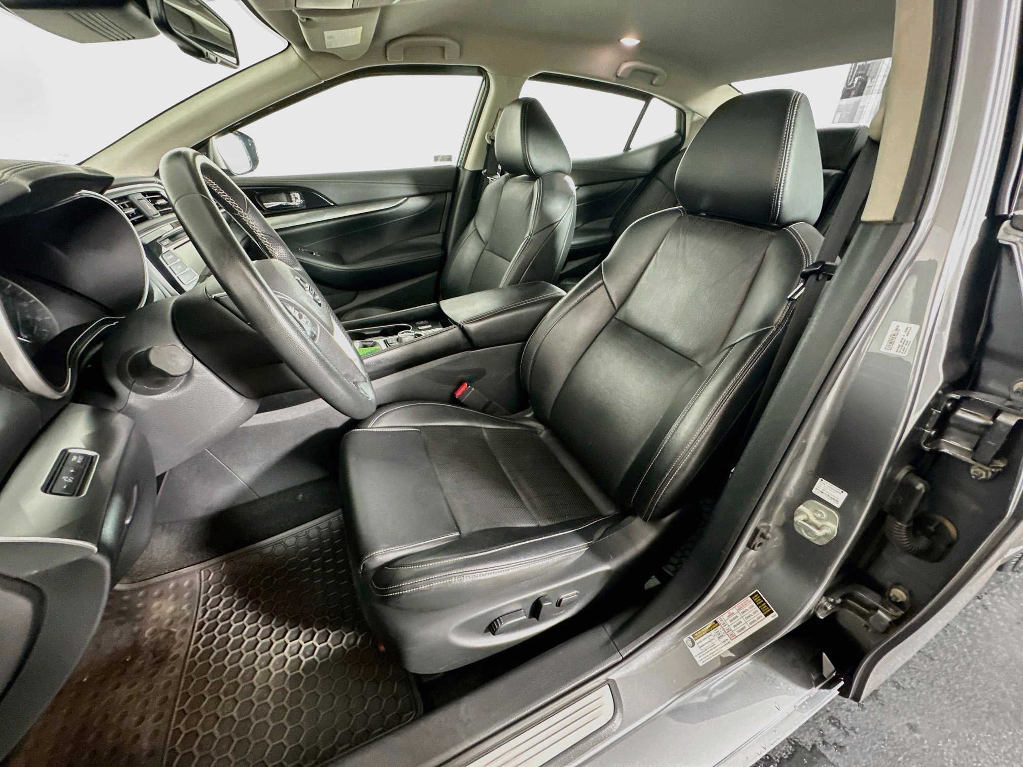 Used 2020 Nissan Maxima 3.5 SV w/ Floor Mat Group FWD image 13
