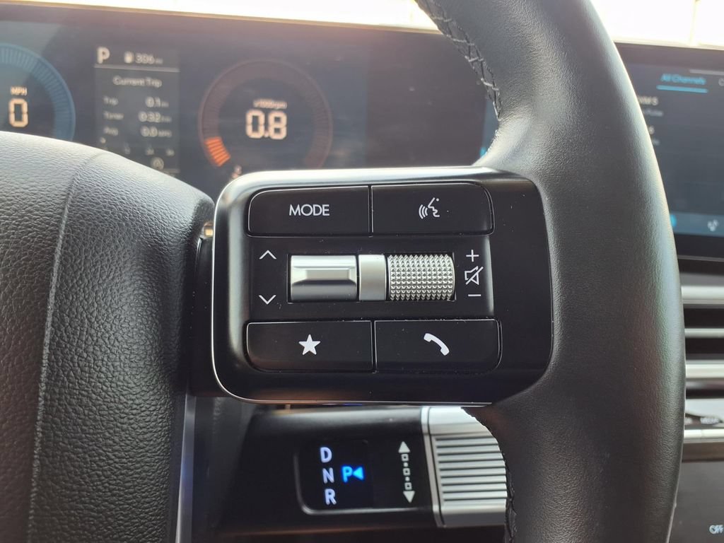 Used 2025 Hyundai Santa Fe SEL FWD image 30