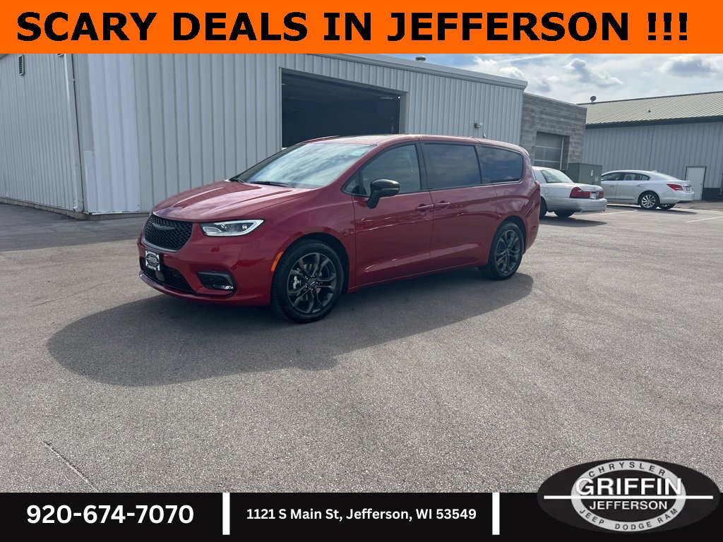 New 2026 Chrysler Pacifica Select image 2