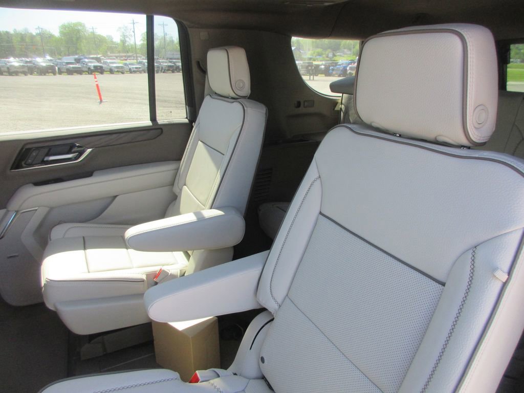 New 2026 GMC Yukon XL Denali w/ Denali Reserve Package AWD/4WD image 12