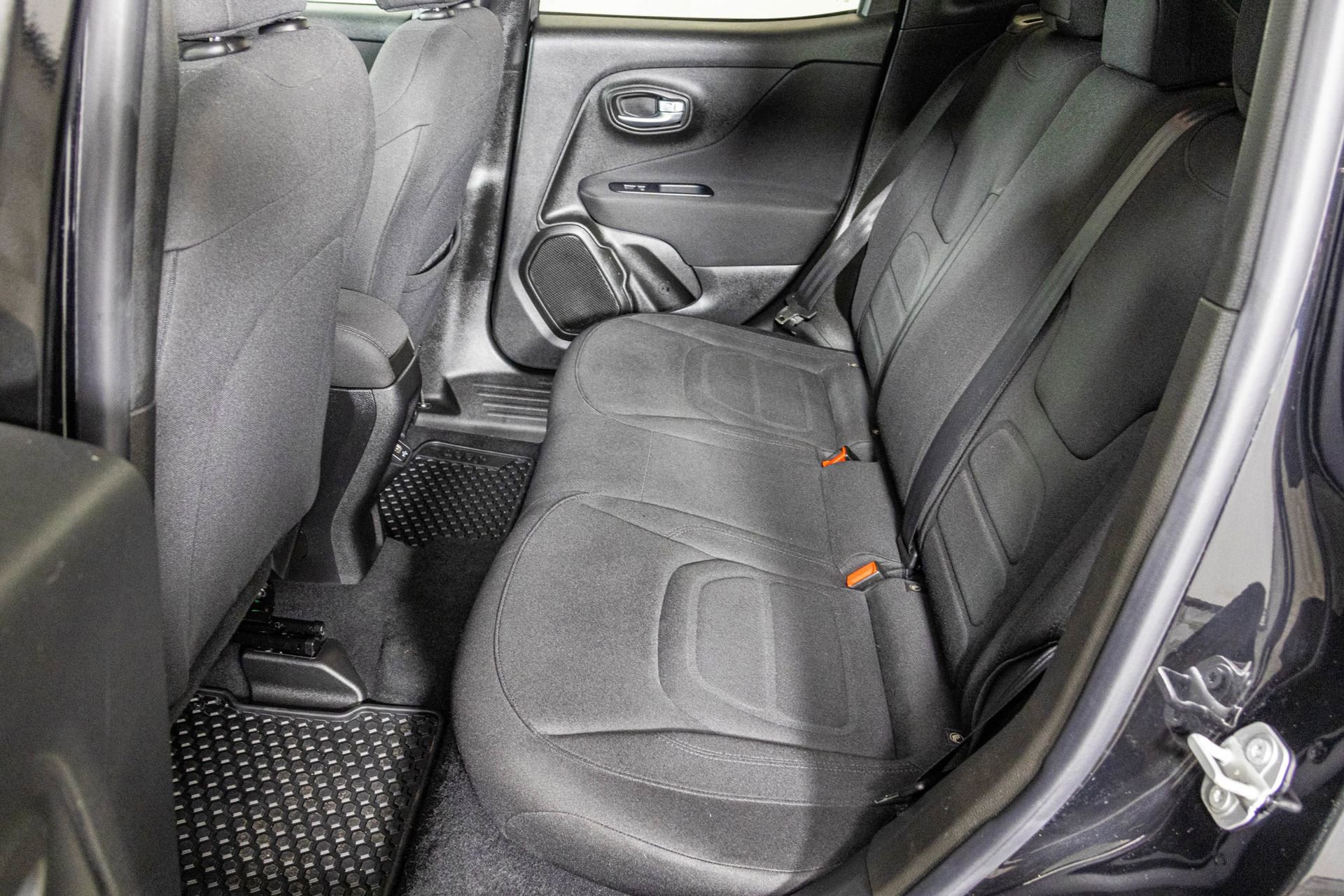 Used 2019 Jeep Renegade Latitude w/ Cold Weather Group image 39