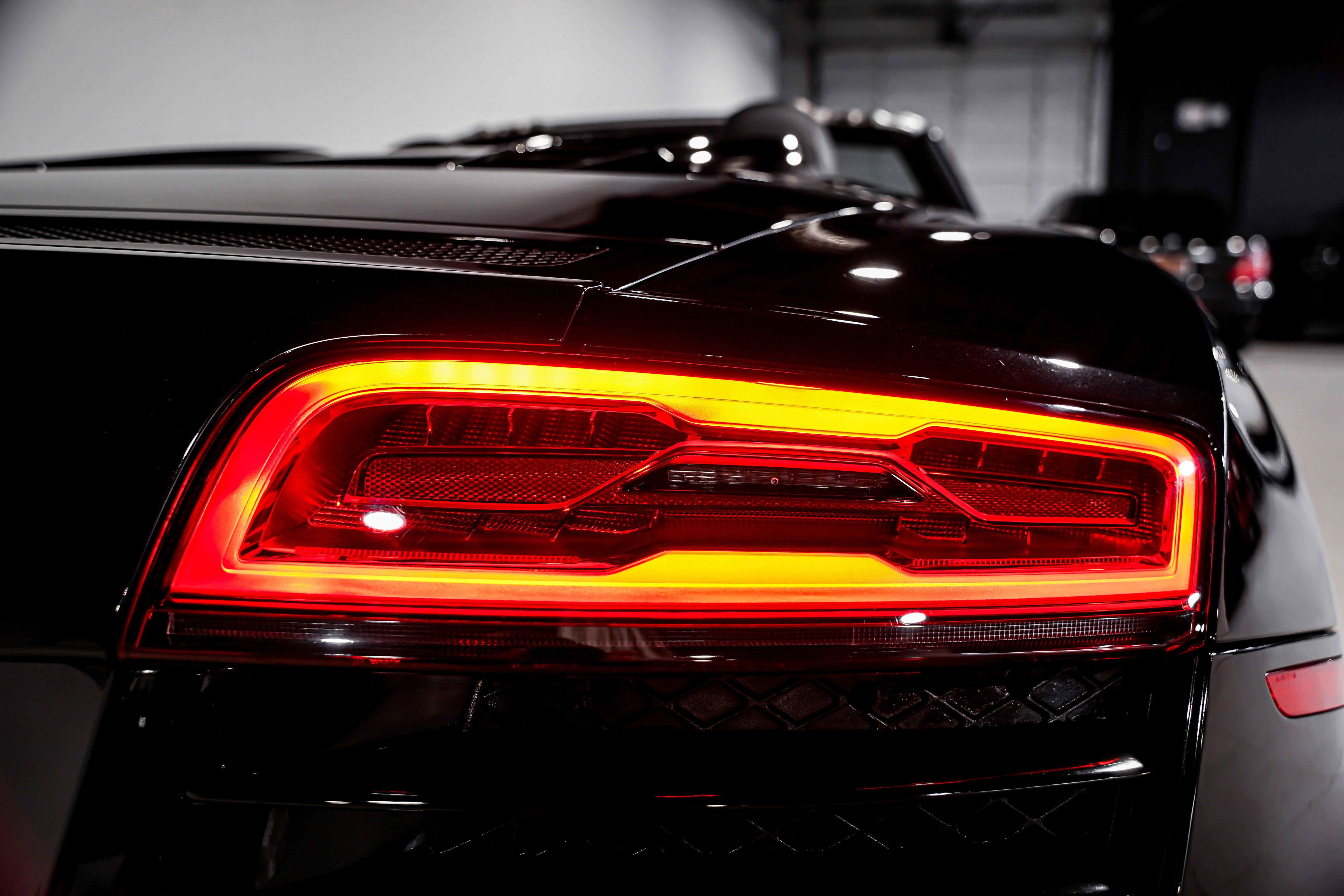 Used 2014 Audi R8 V8 w/ Full Leather Package image 35