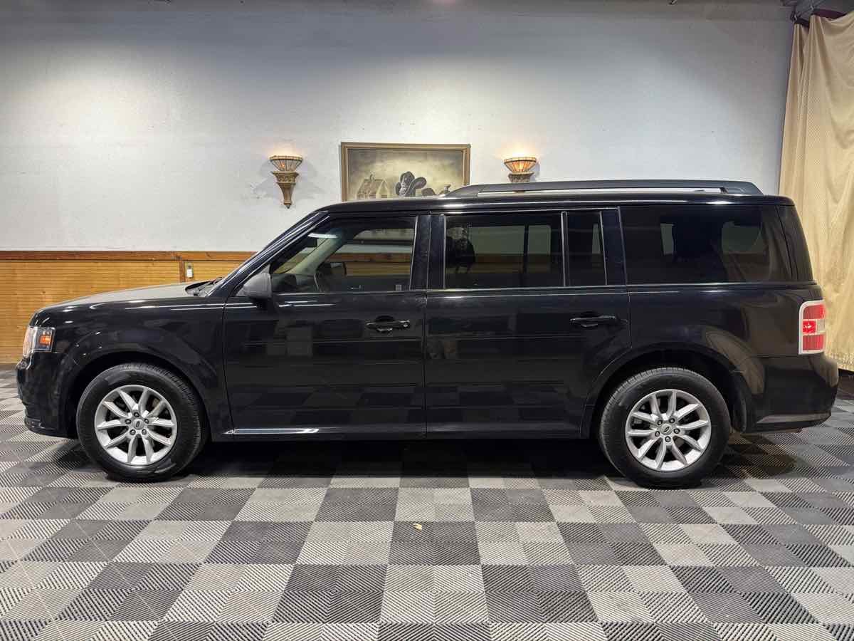 Used 2019 Ford Flex SE image 2