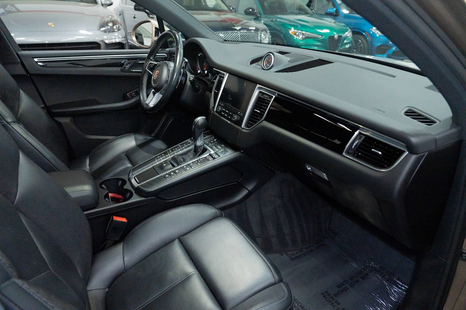 Used 2017 Porsche Macan AWD/4WD image 34