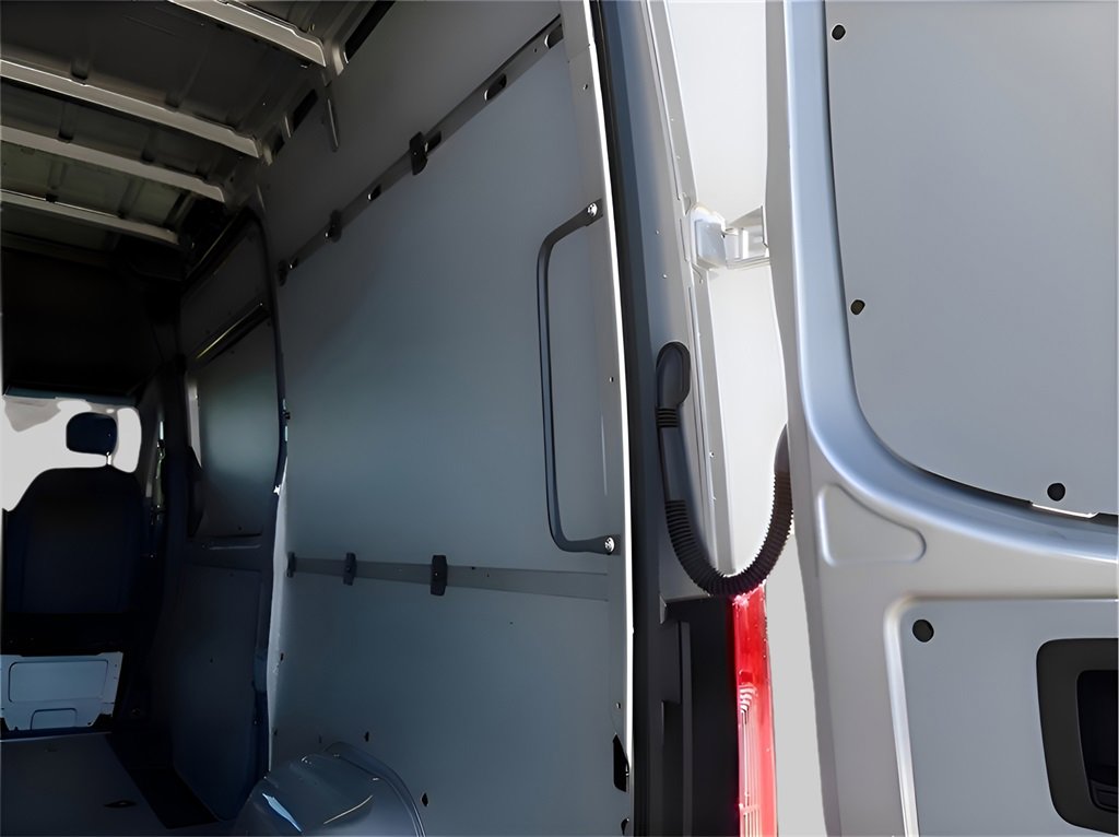 Used 2024 Mercedes-Benz Sprinter 2500 image 28