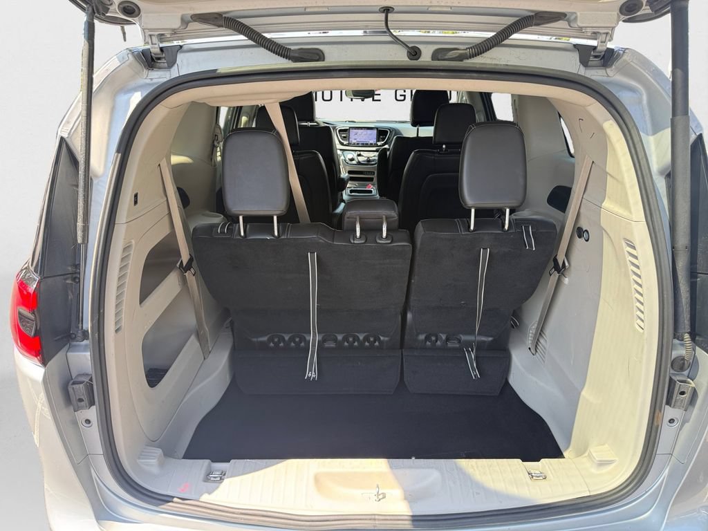 Certified 2024 Chrysler Pacifica Touring-L FWD image 12