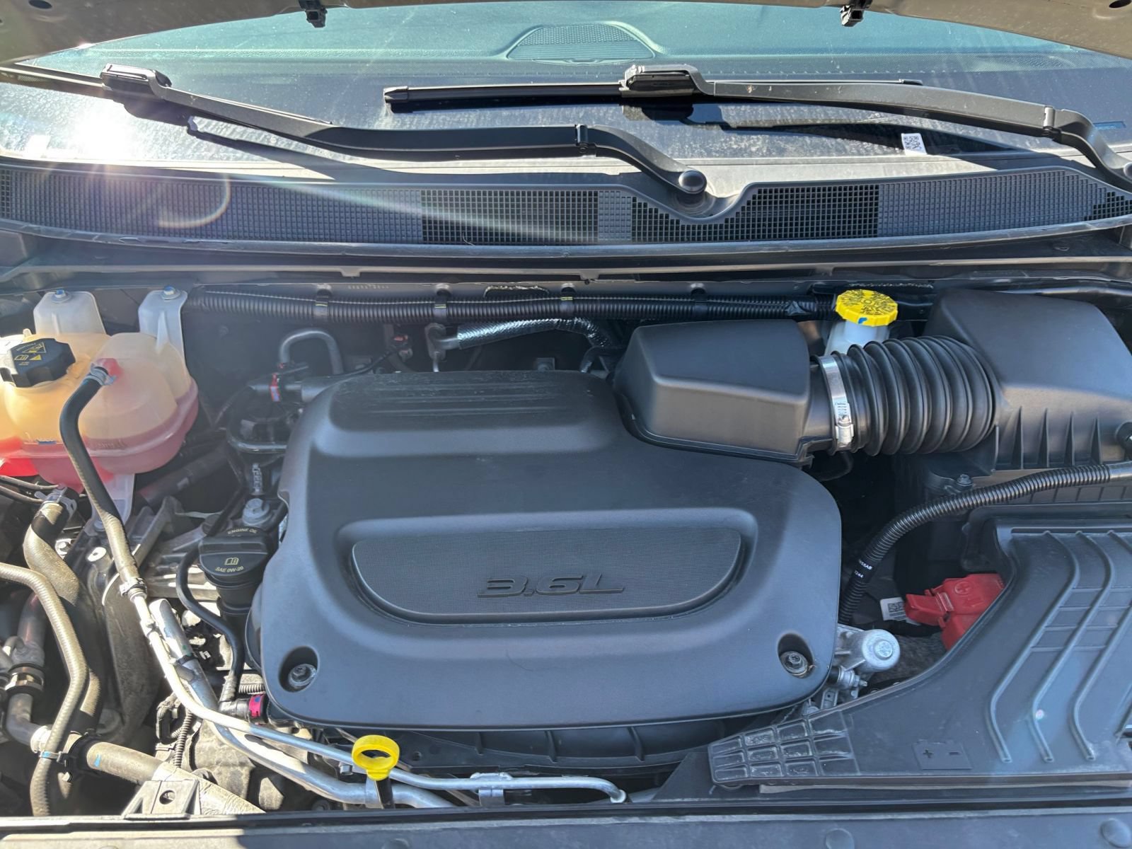 Used 2025 Chrysler Pacifica Limited FWD image 37