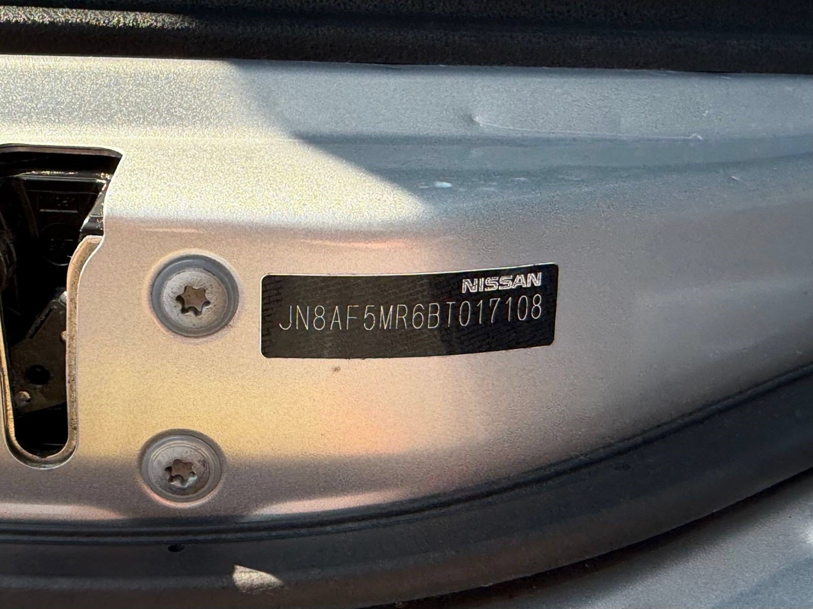 Used 2011 Nissan Juke SL FWD image 22