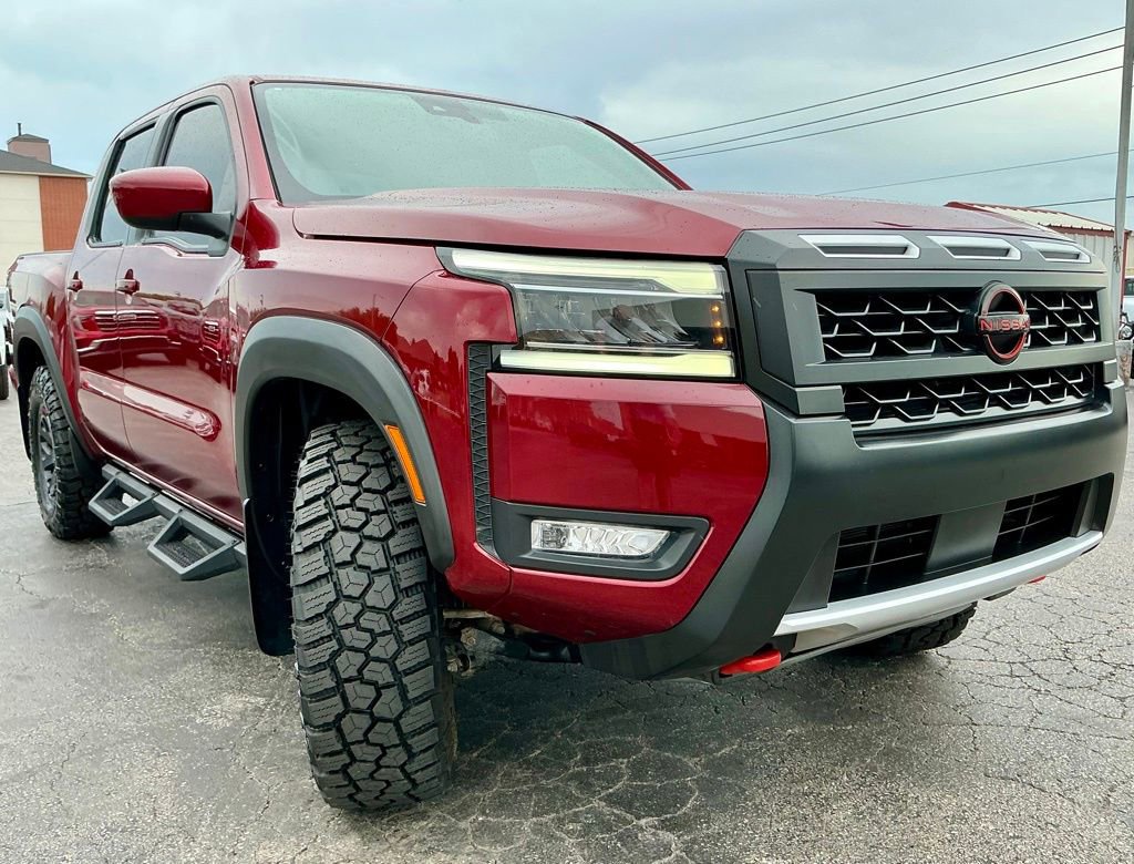 Used 2025 Nissan Frontier PRO-4X AWD/4WD image 2