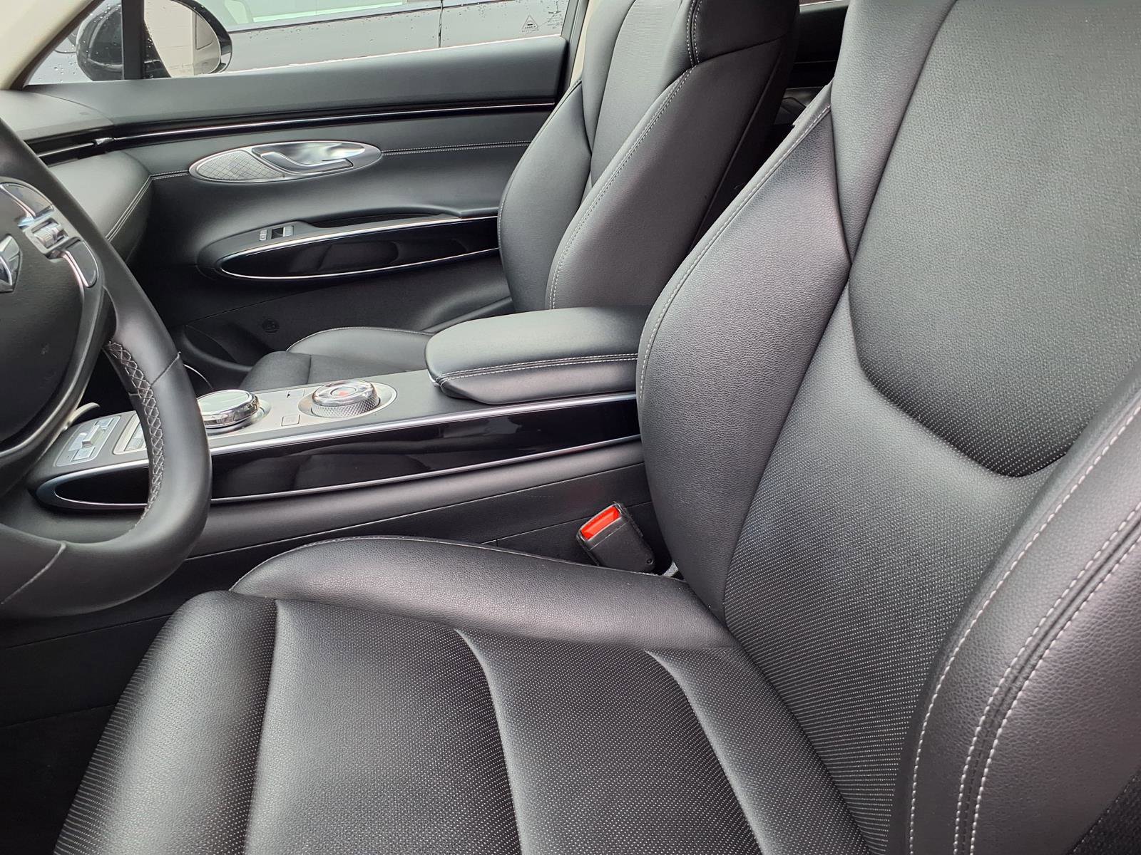 Used 2025 Genesis GV70 2.5T image 3