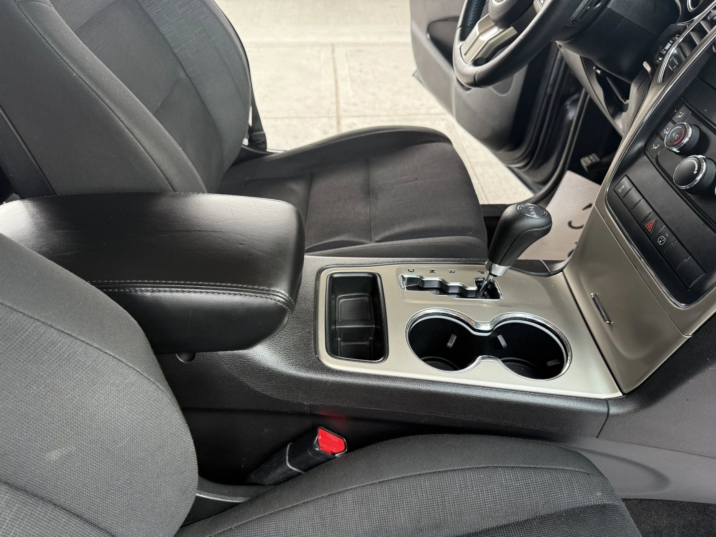 Used 2013 Jeep Grand Cherokee Laredo w/ Laredo E Group image 27