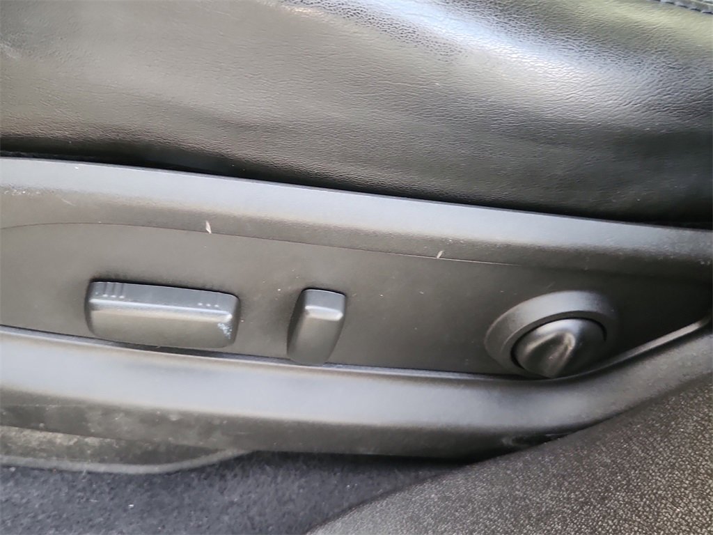 Used 2011 GMC Acadia SLT w/ LPO, 'HIT The Road' Package image 8