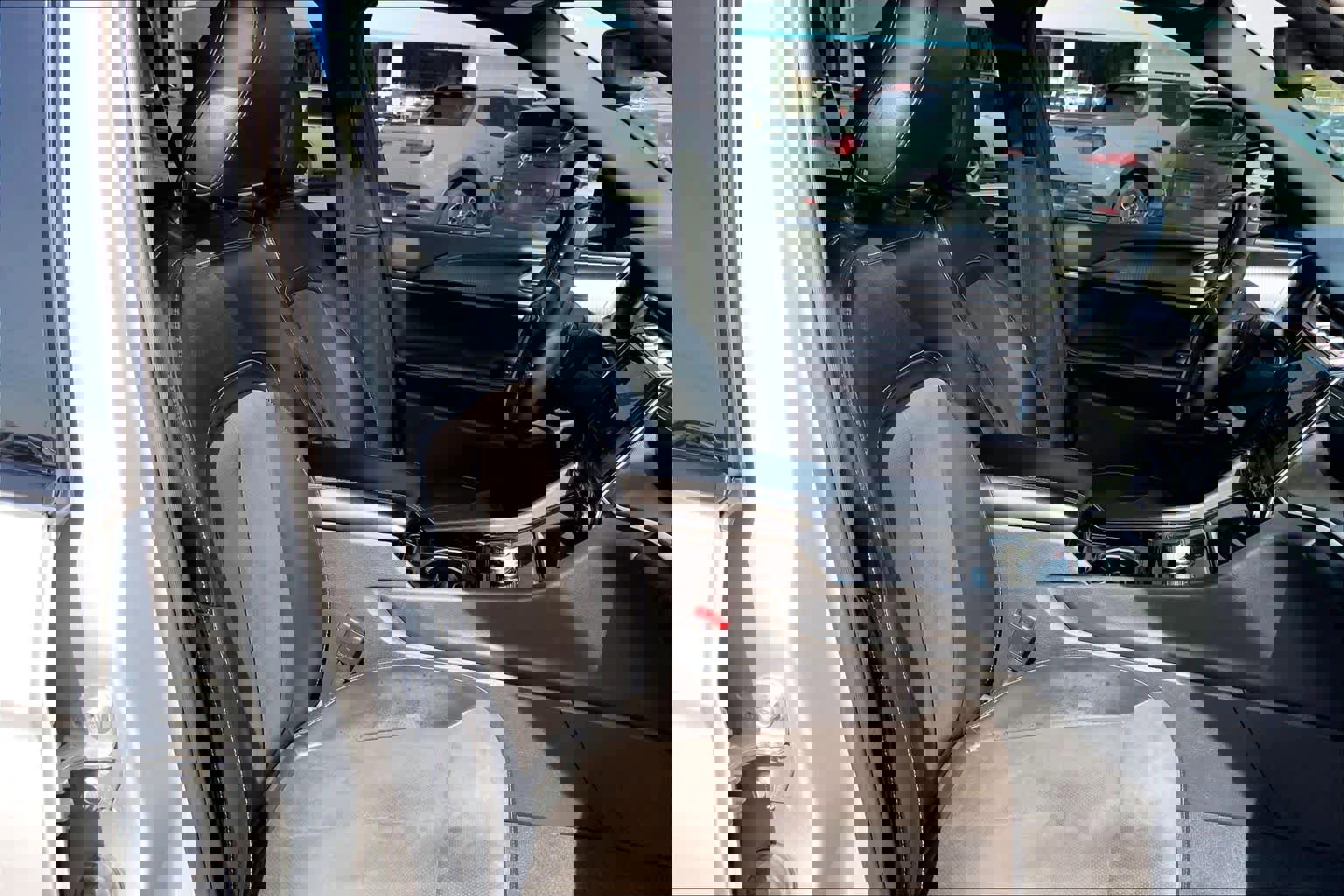 Used 2023 Jeep Grand Cherokee L Laredo image 9