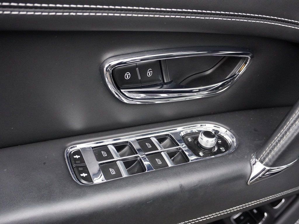 Used 2019 Bentley Bentayga image 38
