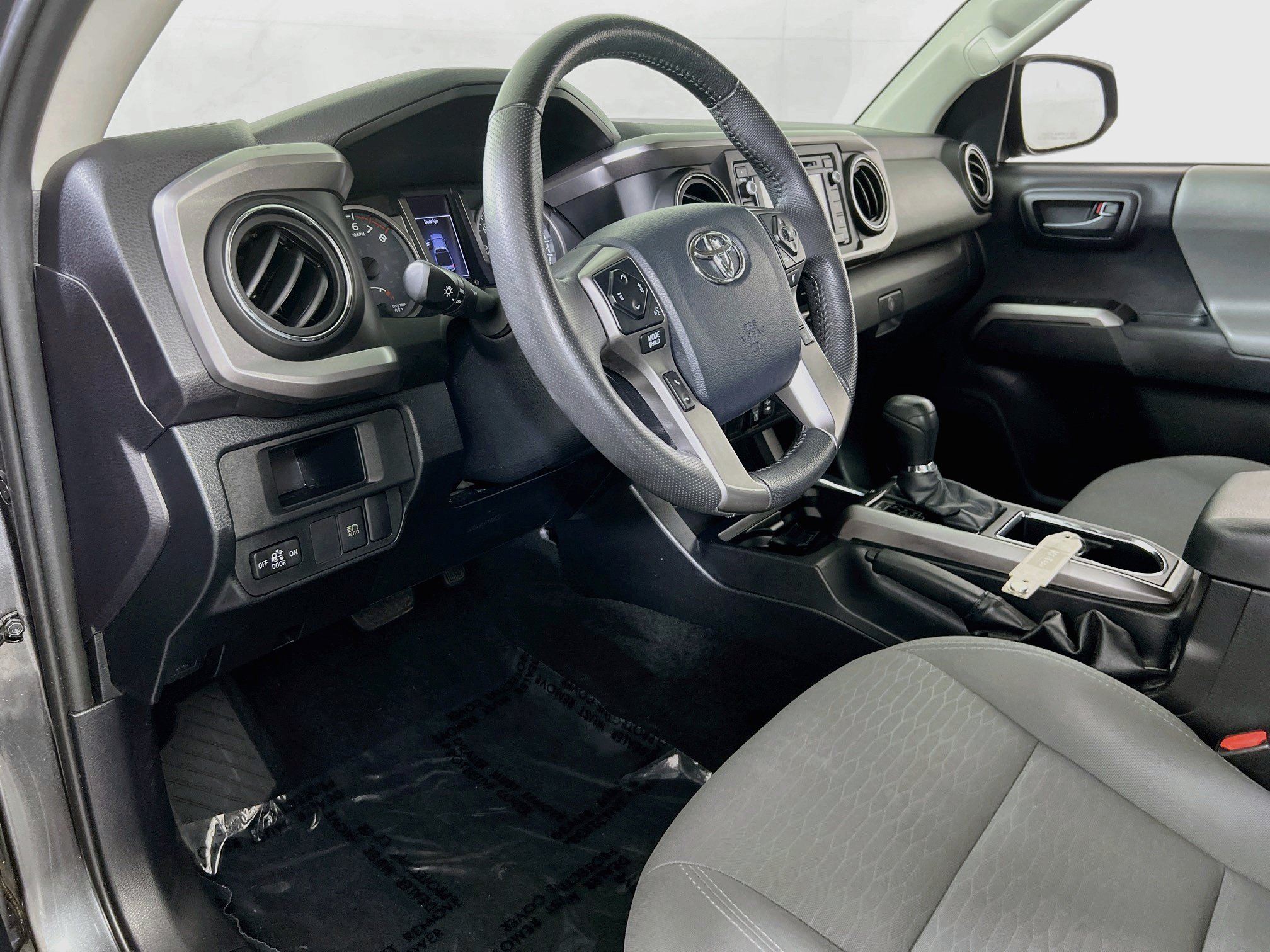 Used 2019 Toyota Tacoma SR5 AWD/4WD image 9