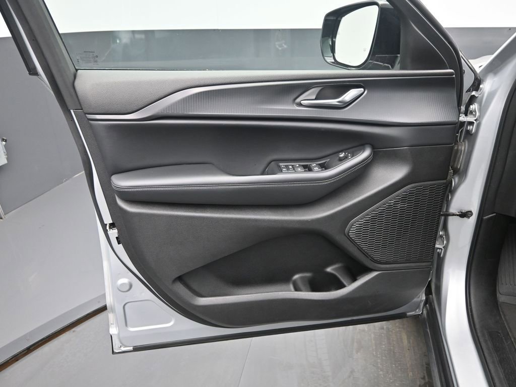 Used 2024 Jeep Grand Cherokee L Laredo image 12