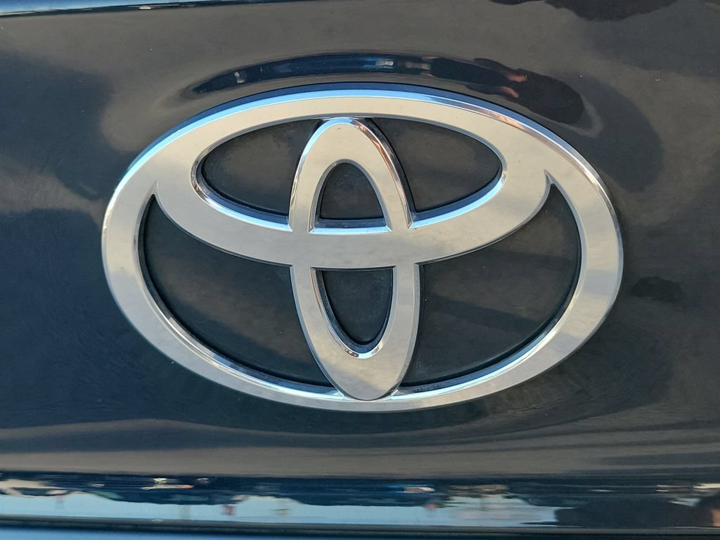 Used 2025 Toyota Camry SE w/ Convenience Package FWD image 11
