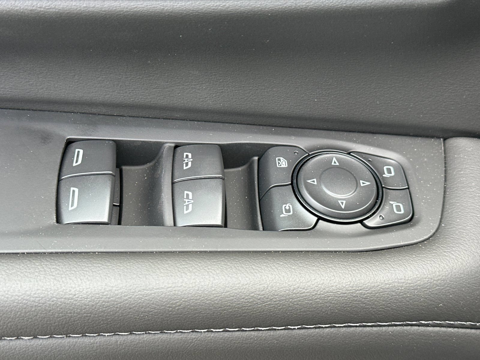 Used 2026 Chevrolet Suburban LT w/ Comfort Package RWD image 12