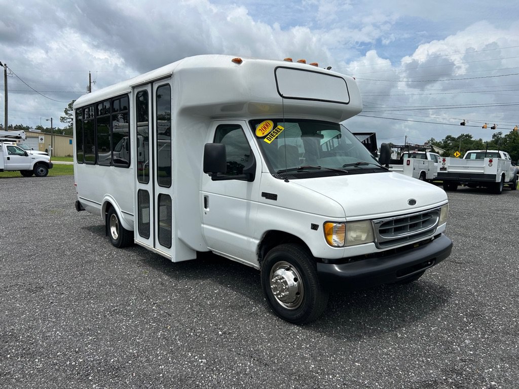 Used 2000 Ford E-350 and Econoline 350 Super Duty RWD image 3