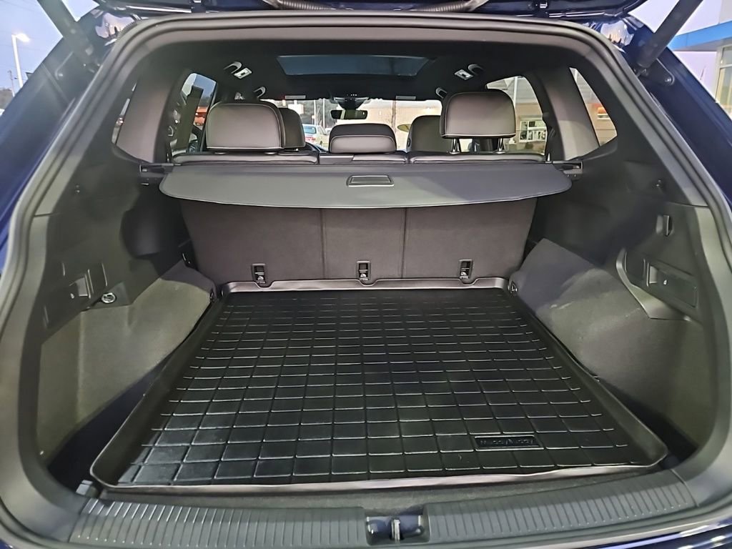 Used 2024 Volkswagen Tiguan SEL R-Line image 31