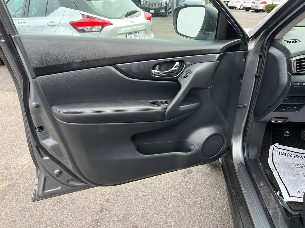 Used 2017 Nissan Rogue S image 15