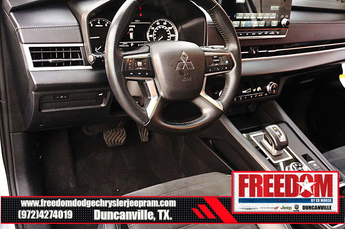 Used 2024 Mitsubishi Outlander SE image 28