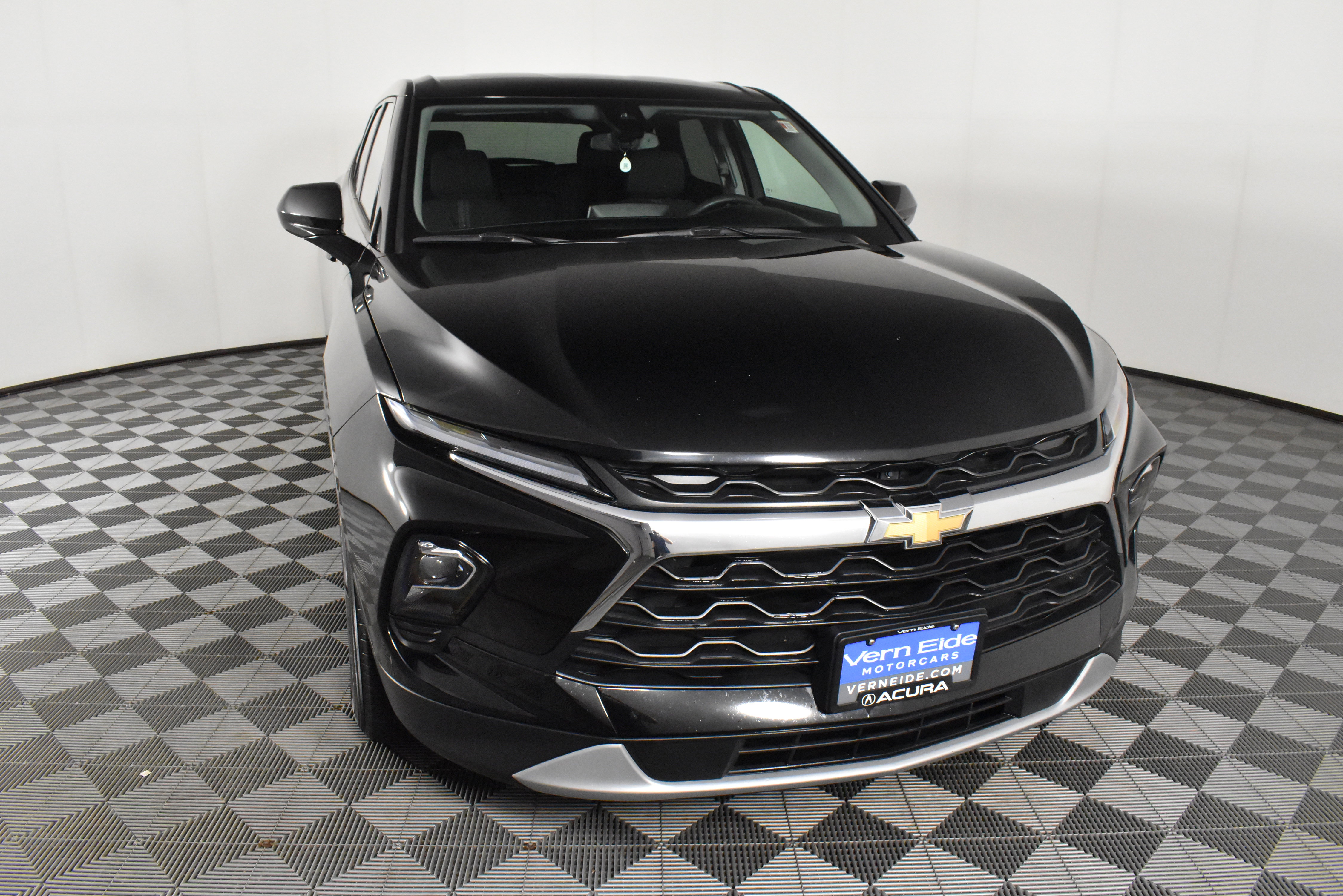 Used 2025 Chevrolet Blazer LT image 3