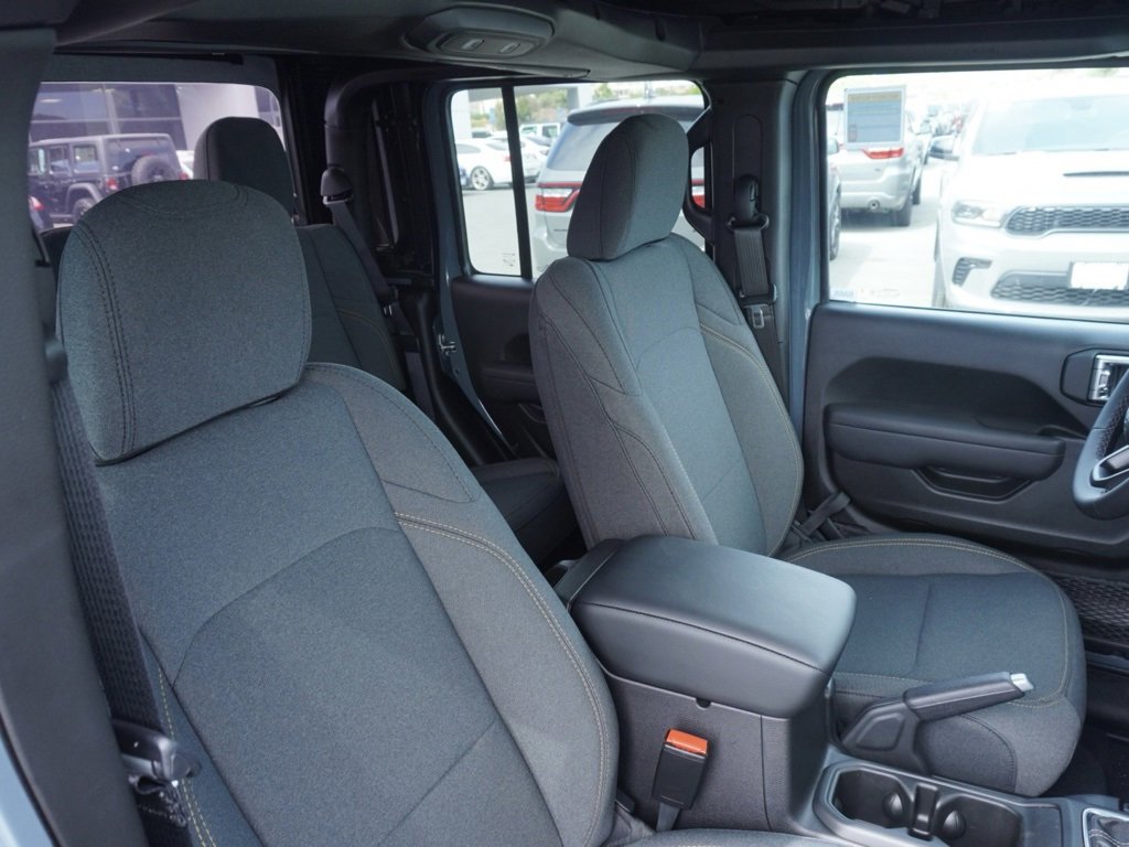 New 2025 Jeep Gladiator Sport S image 24