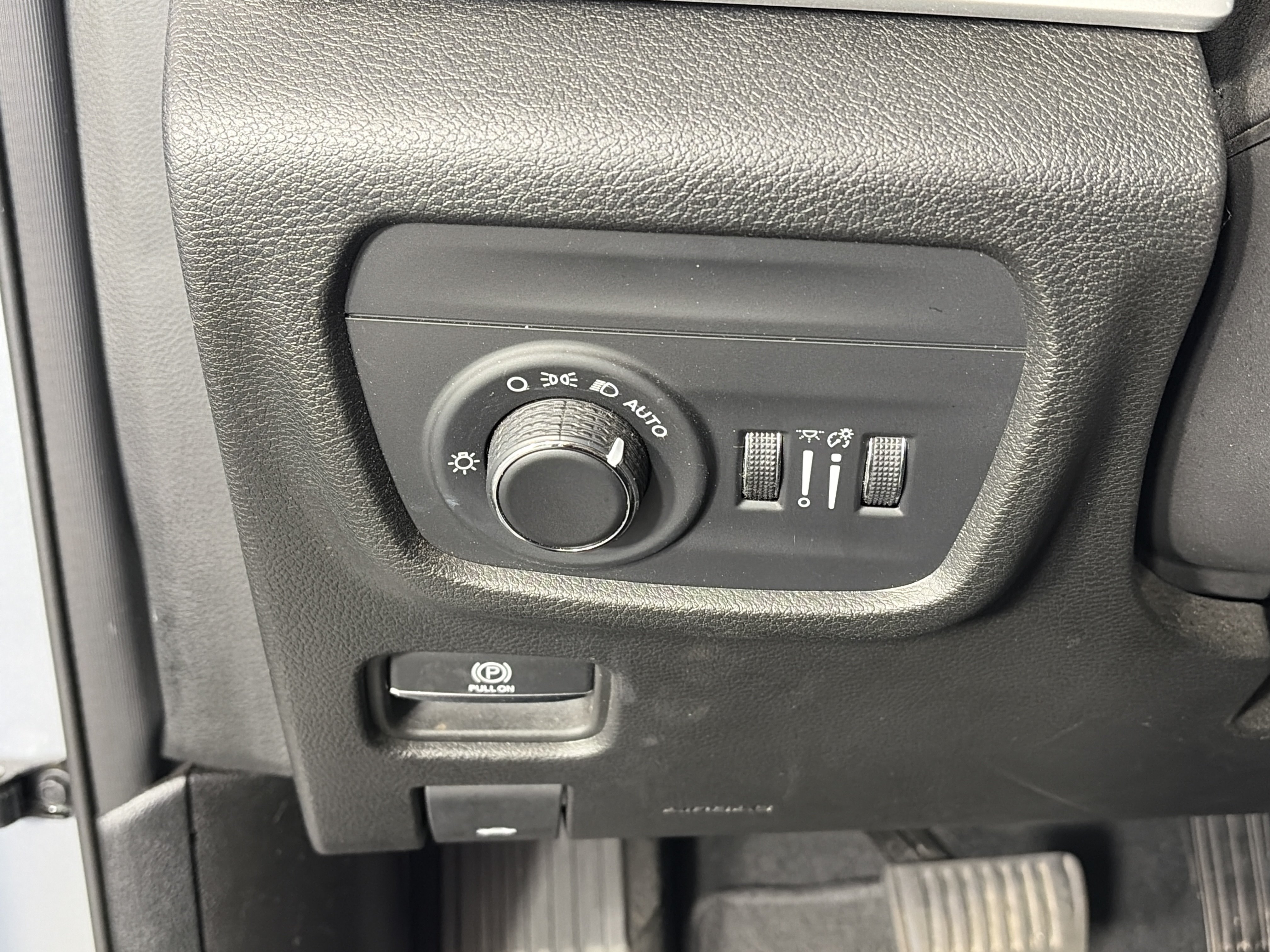 Used 2022 Jeep Grand Cherokee Altitude AWD/4WD image 29