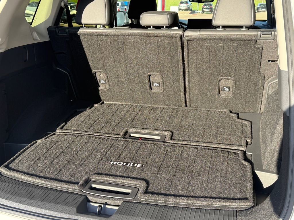 Used 2025 Nissan Rogue SL image 11