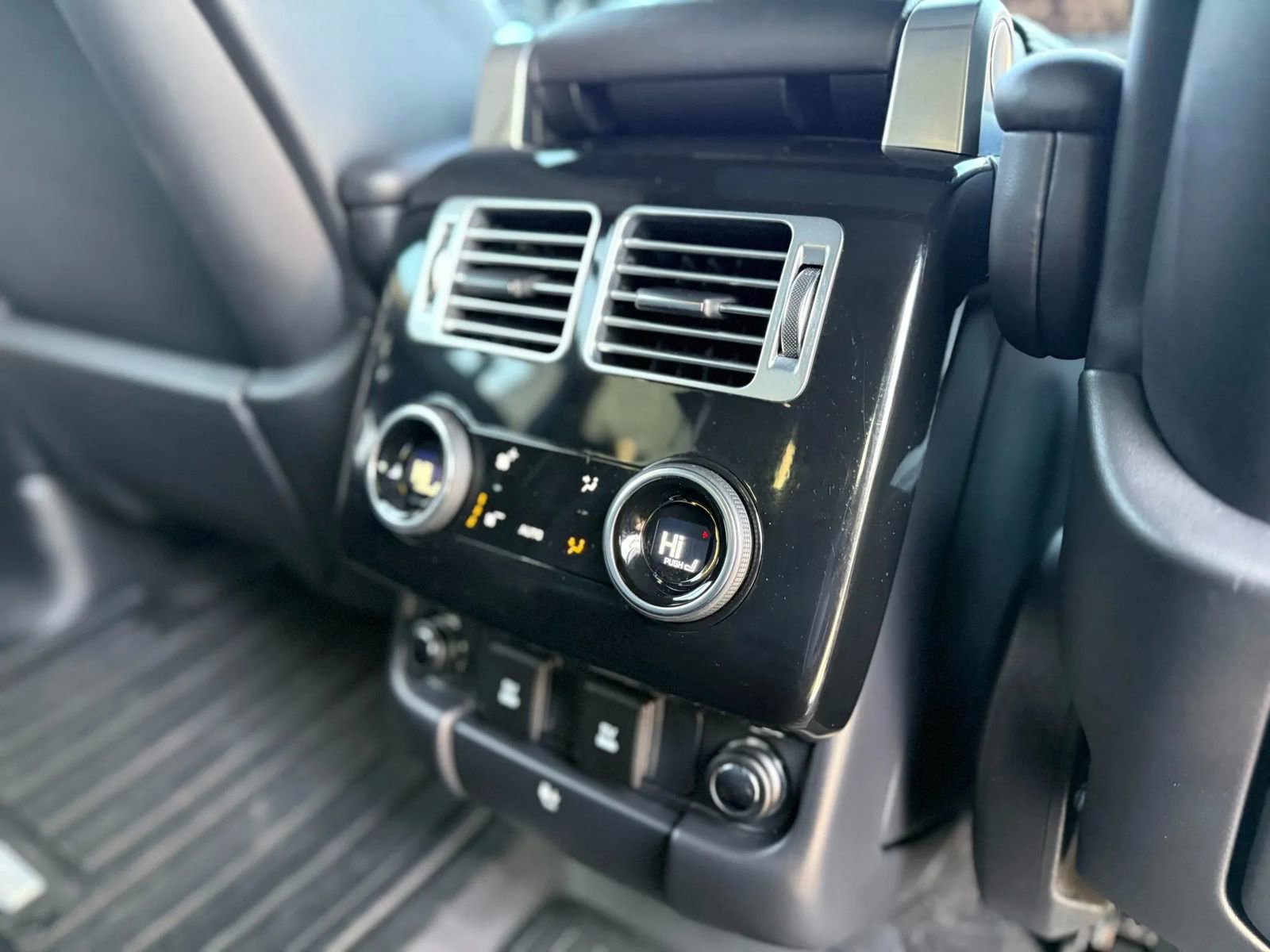 Used 2018 Land Rover Range Rover Supercharged image 18