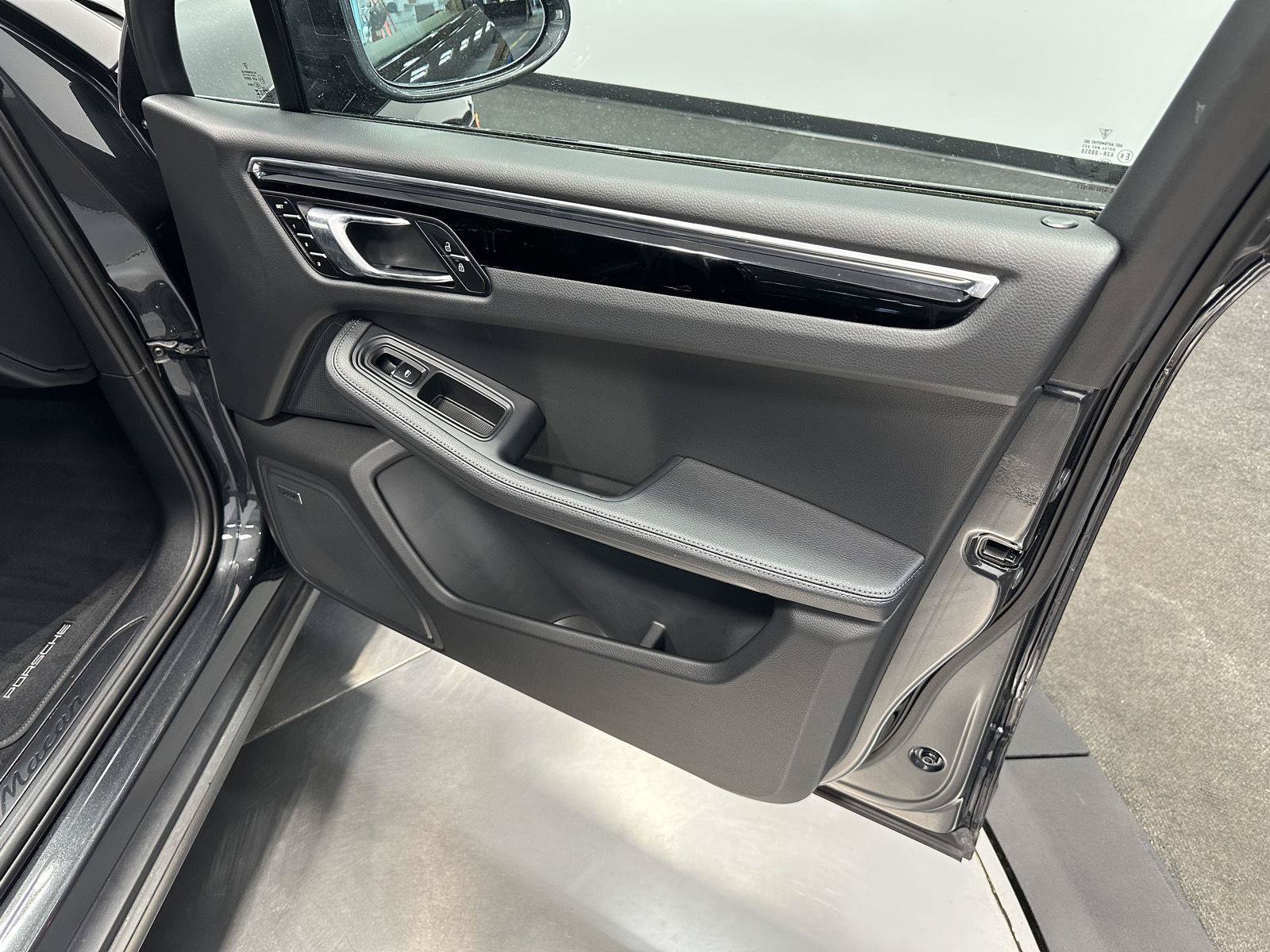 Certified 2026 Porsche Macan AWD/4WD image 42