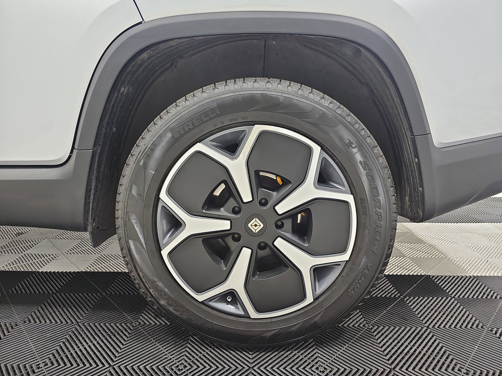 Used 2023 Rivian R1T Adventure image 10