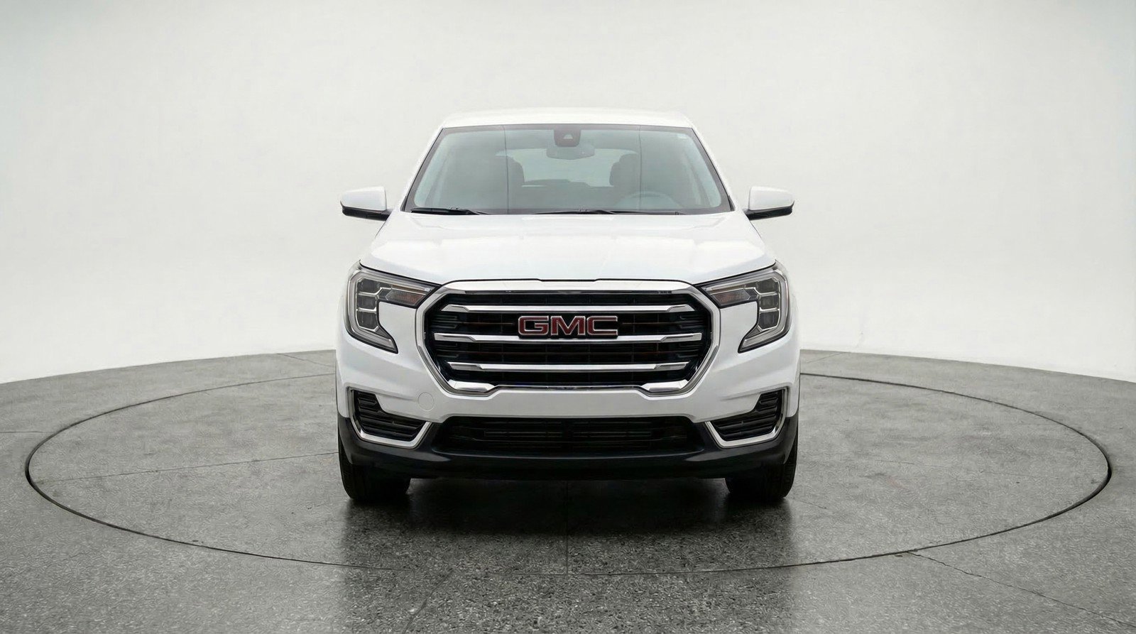 Used 2024 GMC Terrain SLE image 2