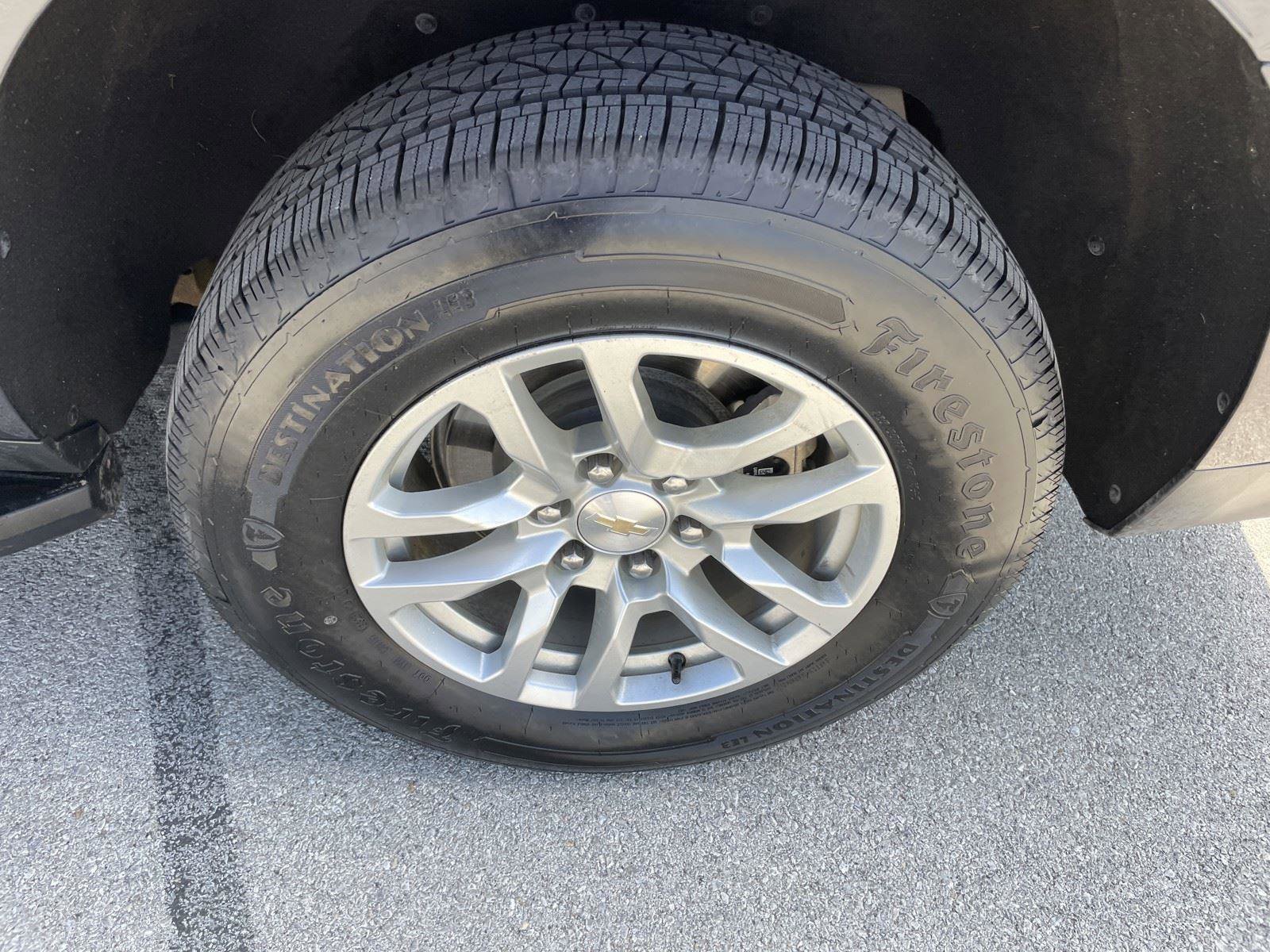 Used 2024 Chevrolet Suburban LT image 32