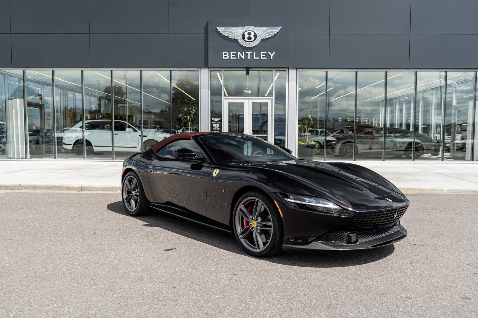 Used 2024 Ferrari Roma Spider RWD image 18