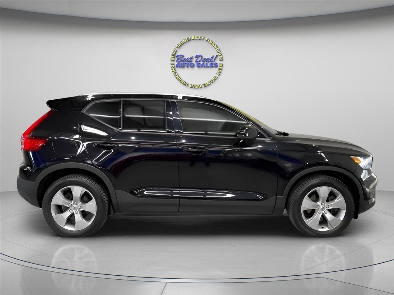 Used 2022 Volvo XC40 T5 Momentum image 6