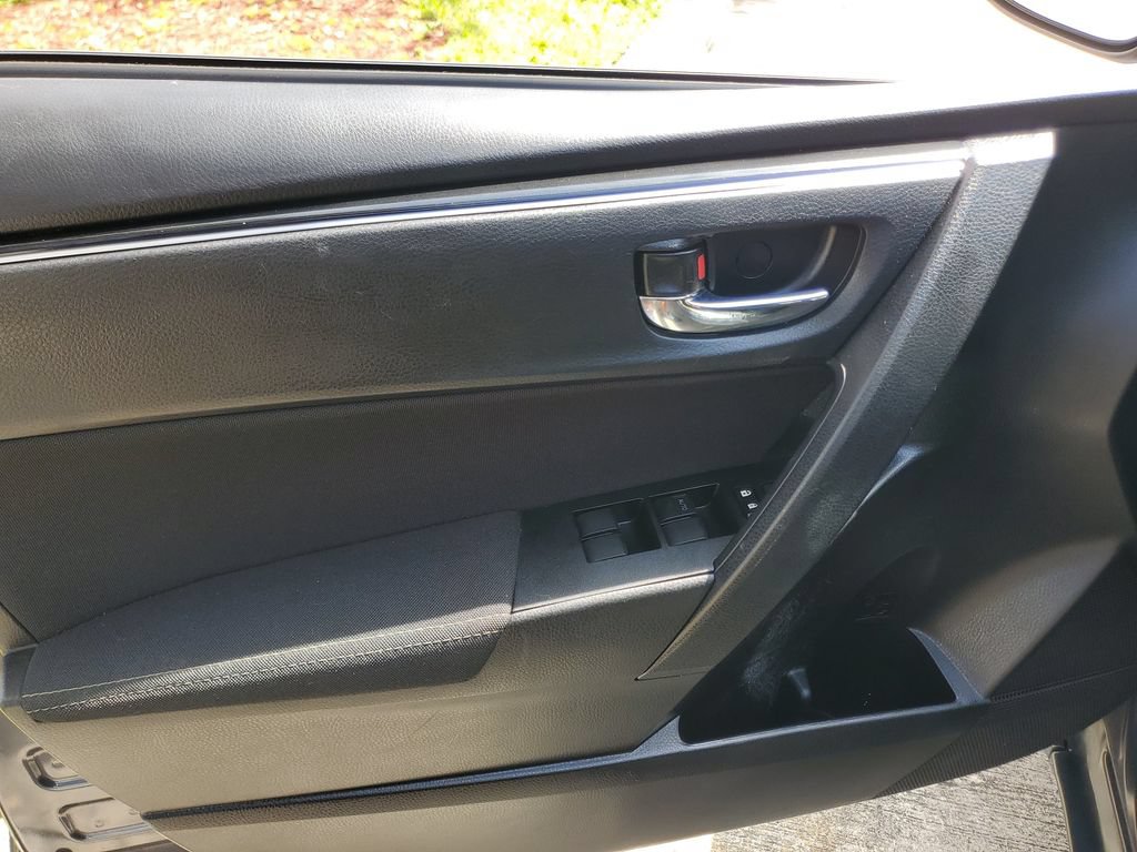 Used 2017 Toyota Corolla LE FWD image 16