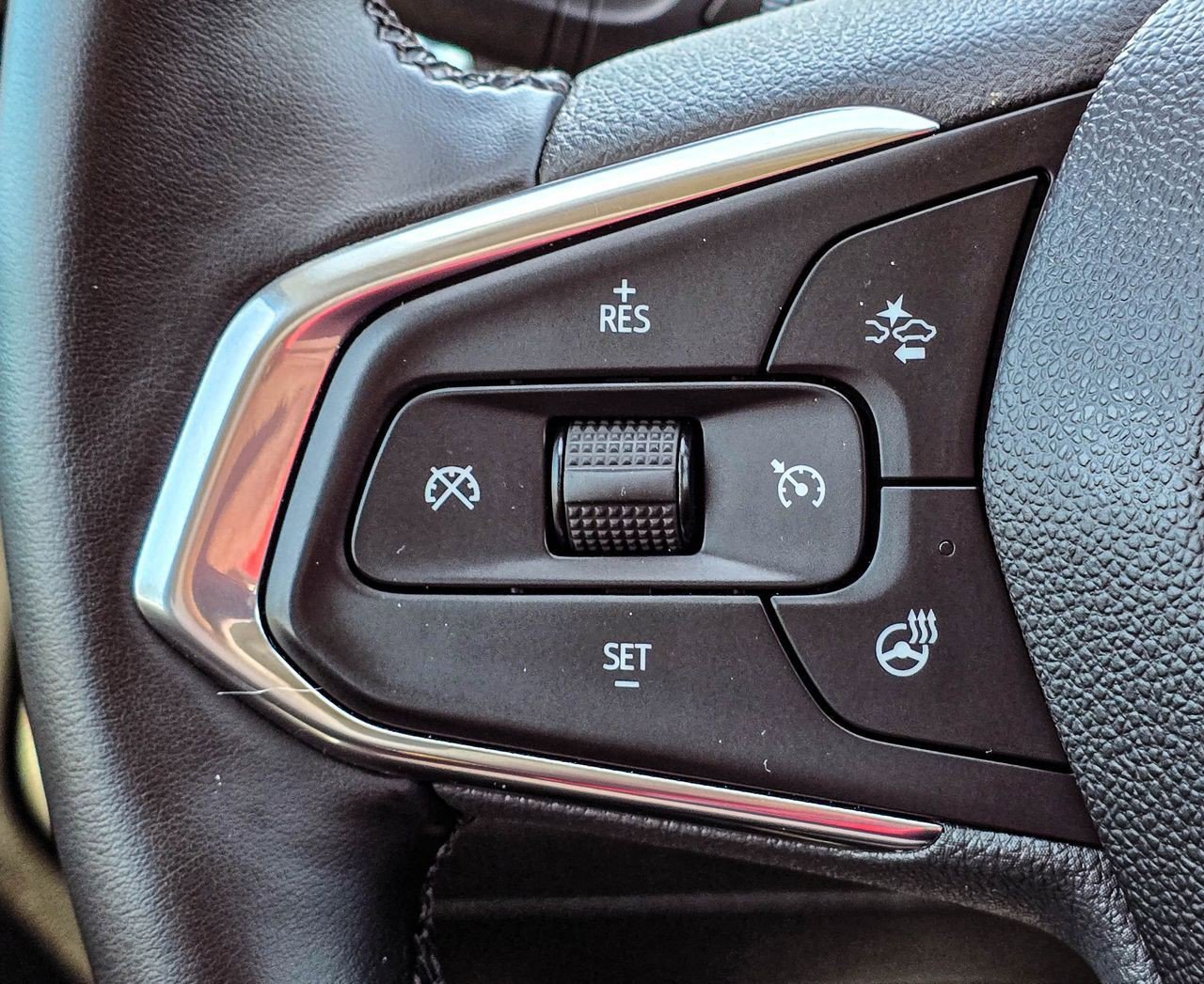 Certified 2025 Chevrolet Trax ACTIV w/ Sunroof Package image 24