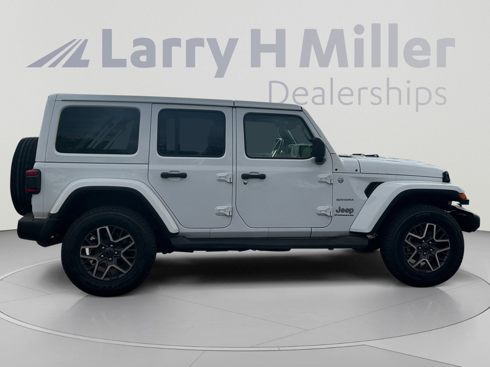 Used 2024 Jeep Wrangler Unlimited Sahara AWD/4WD image 6
