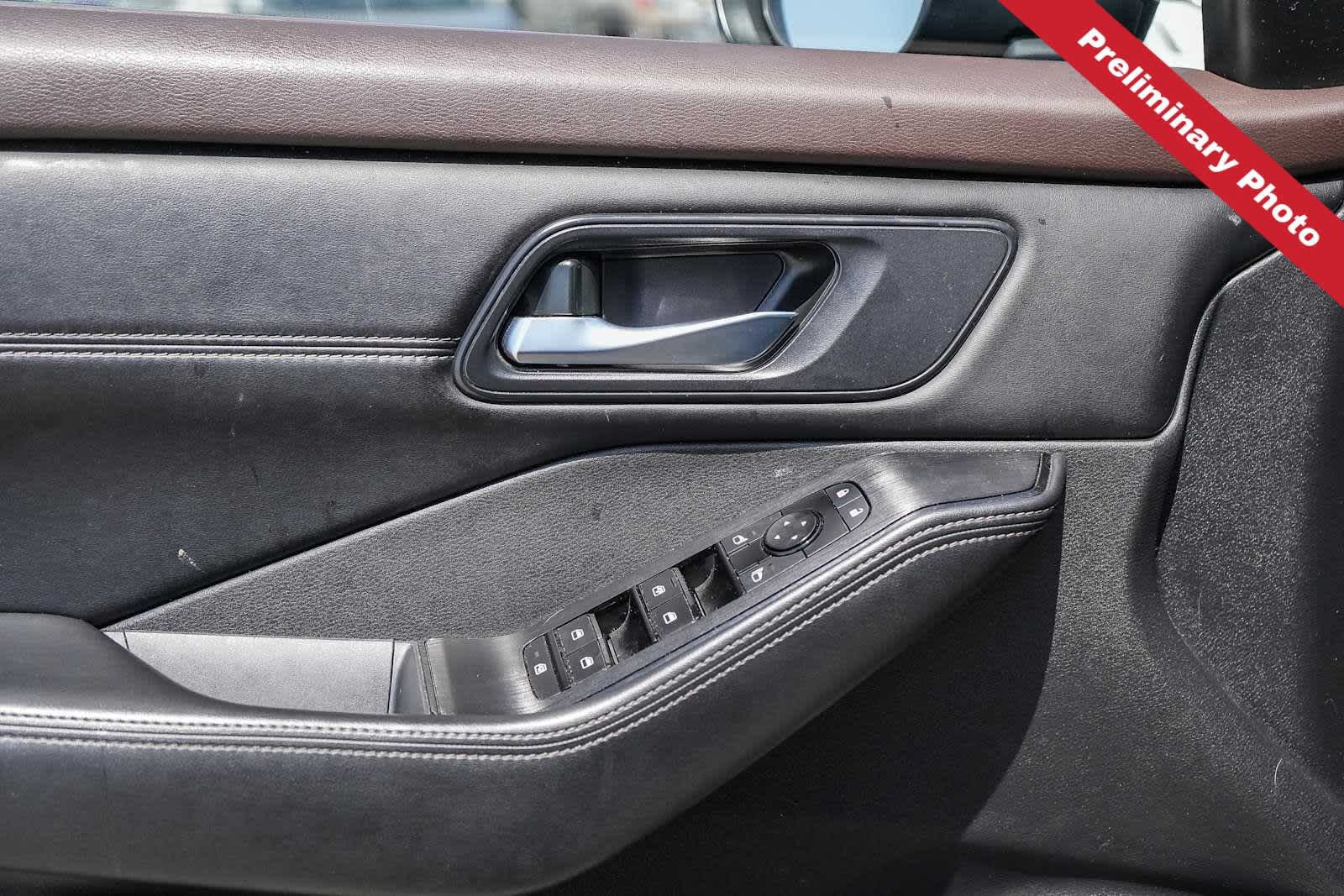 Used 2023 Nissan Rogue SV w/ SV Premium B Package FWD image 15