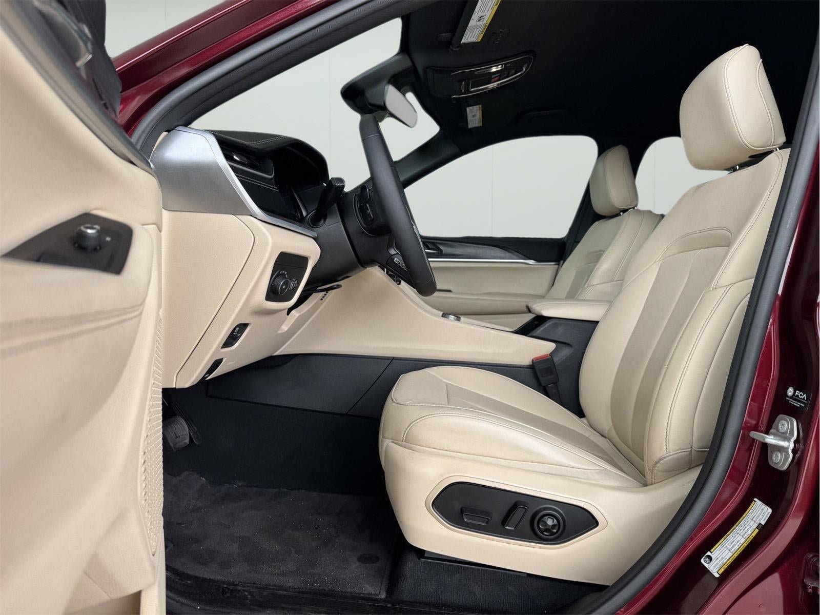 Used 2025 Jeep Grand Cherokee Limited AWD/4WD image 33