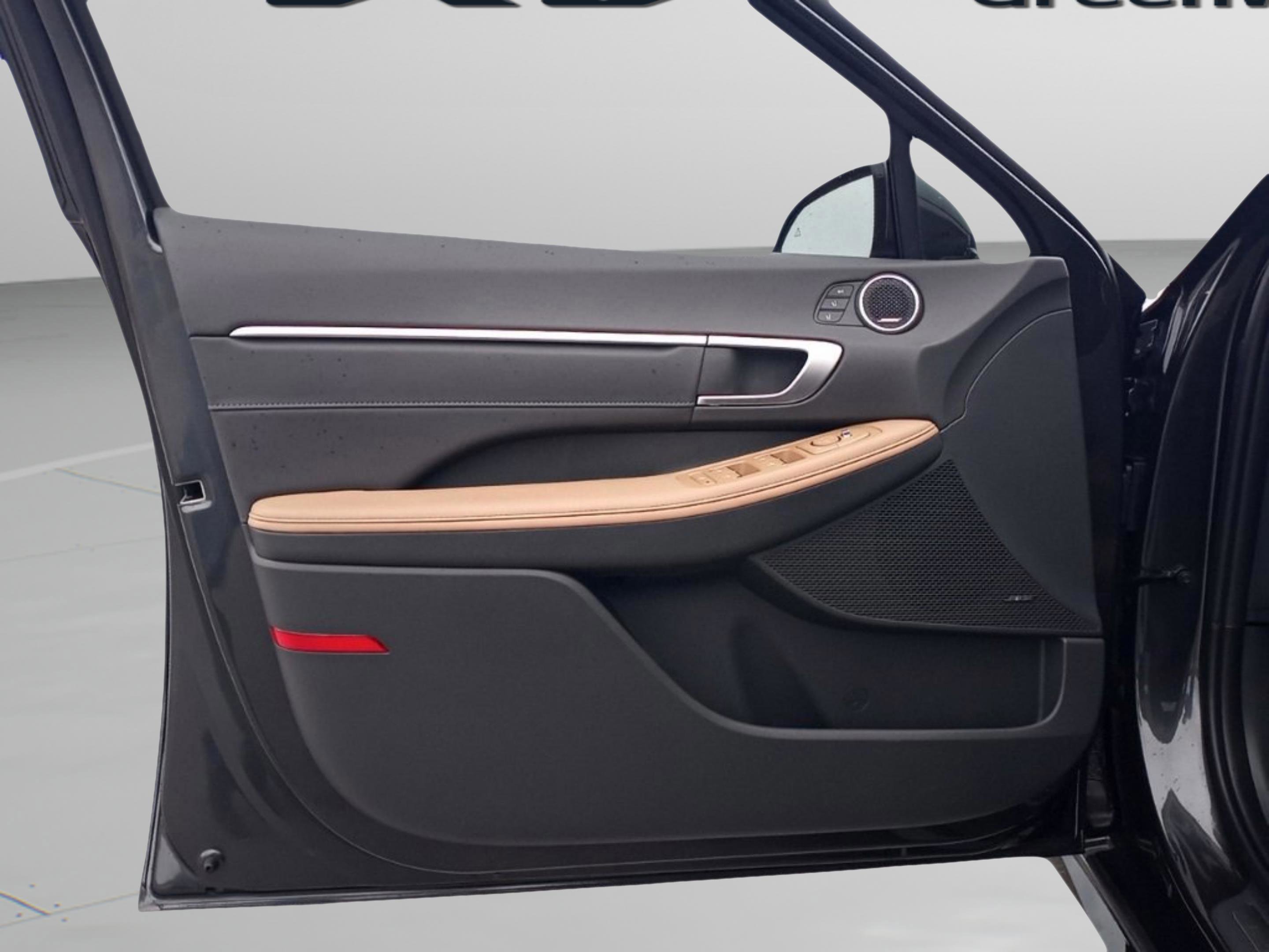 Used 2025 Hyundai Sonata Limited image 33