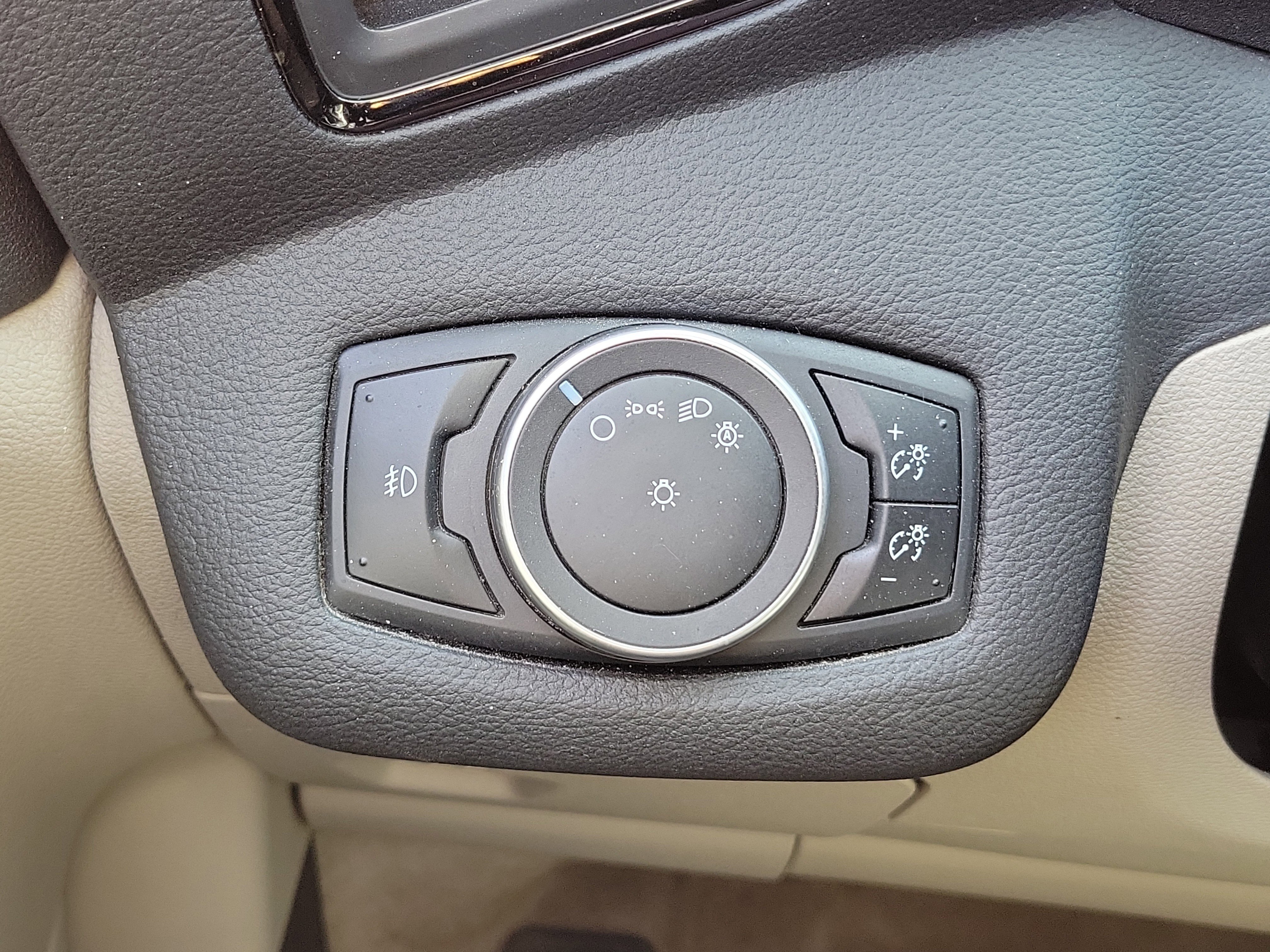 Used 2015 Ford Escape Titanium image 25