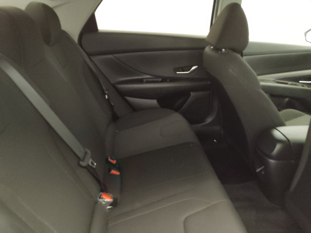 Used 2024 Hyundai Elantra SE FWD image 19
