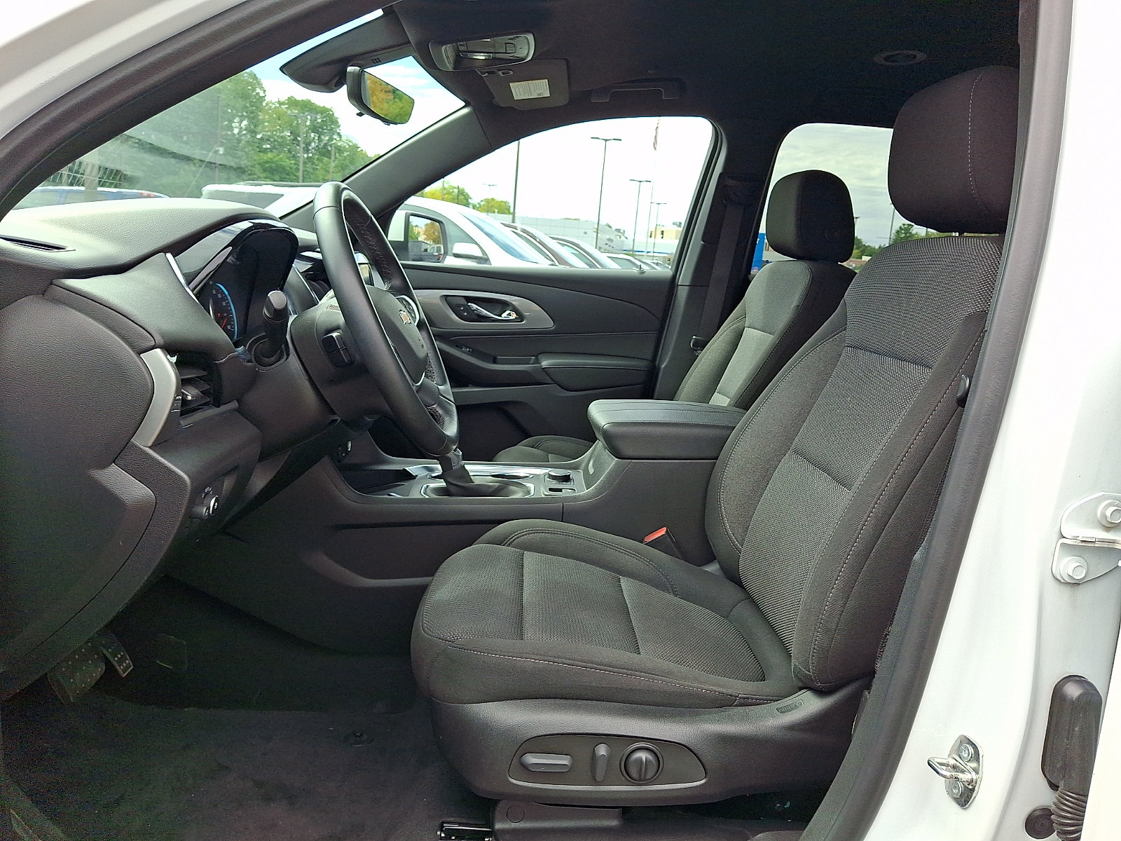Used 2023 Chevrolet Traverse LT w/ Rear Camera Mirror Package AWD/4WD image 14