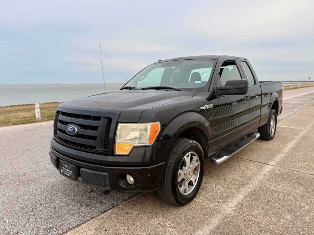 Used 2010 Ford F150 STX image 1